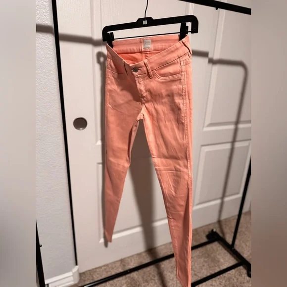 Marciano by Guess Brand New without tags Peach Skinny Jeans Size 25 - Picture 1 of 5